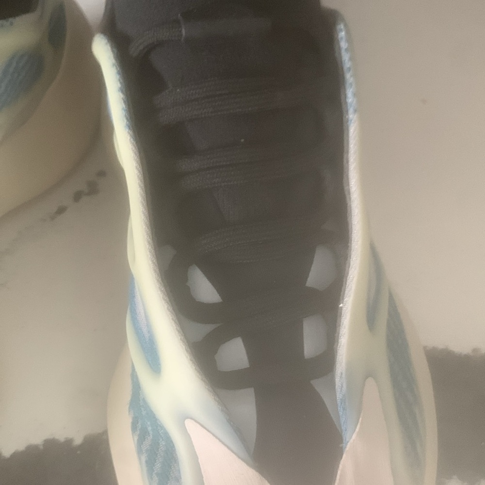 Yeezy - Picture 8 of 11